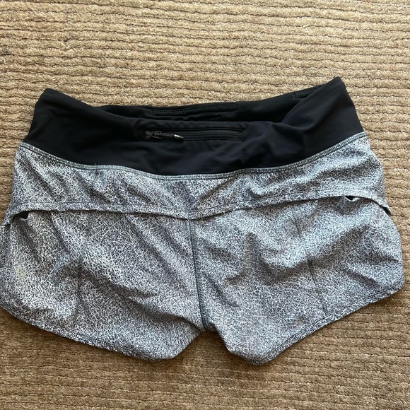 Lululemon Speed Up Shorts Size 4 - Picture 2 of 4